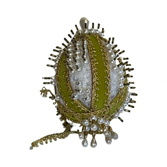 Rare Vintage Handmade Pin & Beaded Sequin Ornaments - Picture 7 of 7